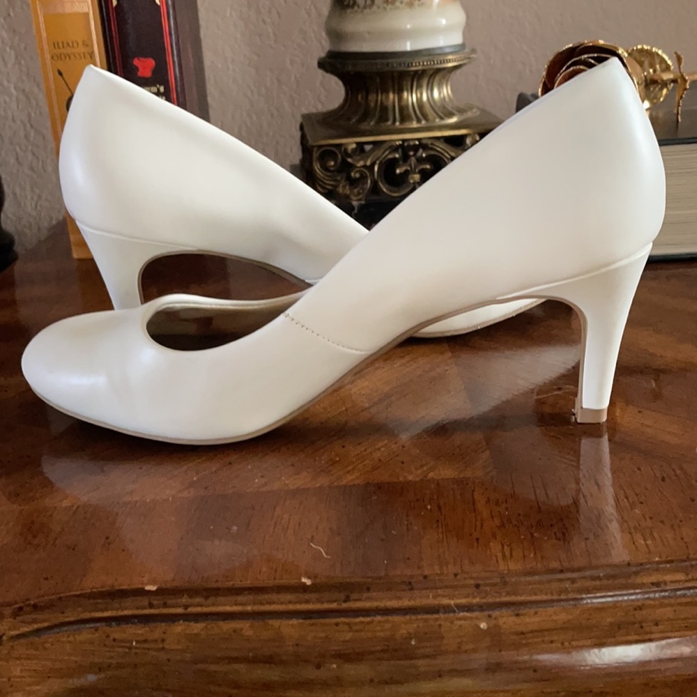 White heels - Picture 5 of 8